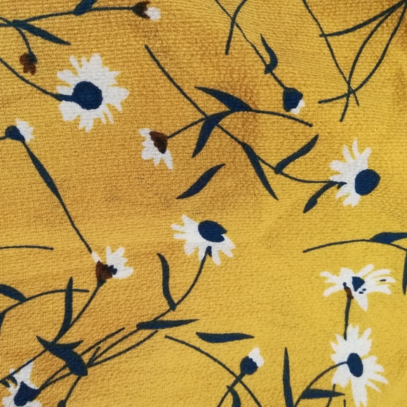 Off-the-shoulder, cropped, floral top NWOT - Picture 2 of 5